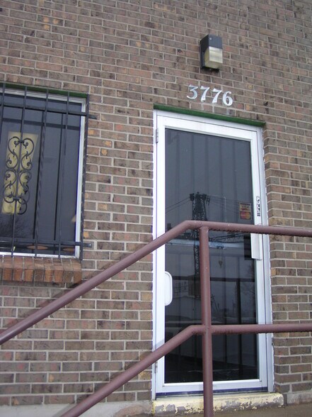 Primary Photo Of 3776 S Lipan St, Englewood Industrial For Lease