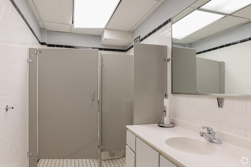 More Photos Of 604 S King St, Leesburg Office For Sale