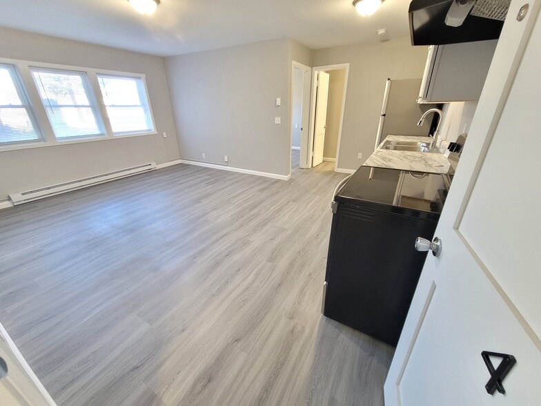 More Photos Of 1351 Iowa Ave SE, Huron Apartments For Sale