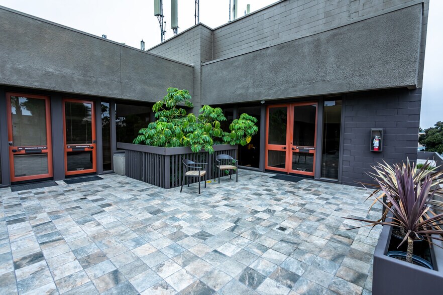 More Photos Of 3700 Campus Dr, Newport Beach Office For Lease