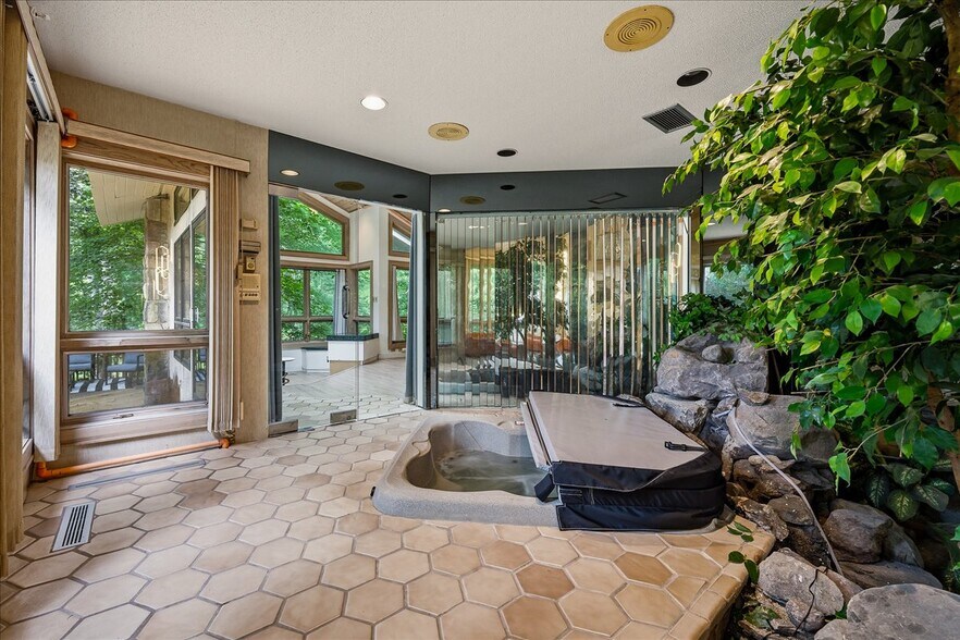 More Photos Of 112 Tawny Fox trl, East Stroudsburg Hospitality For Sale