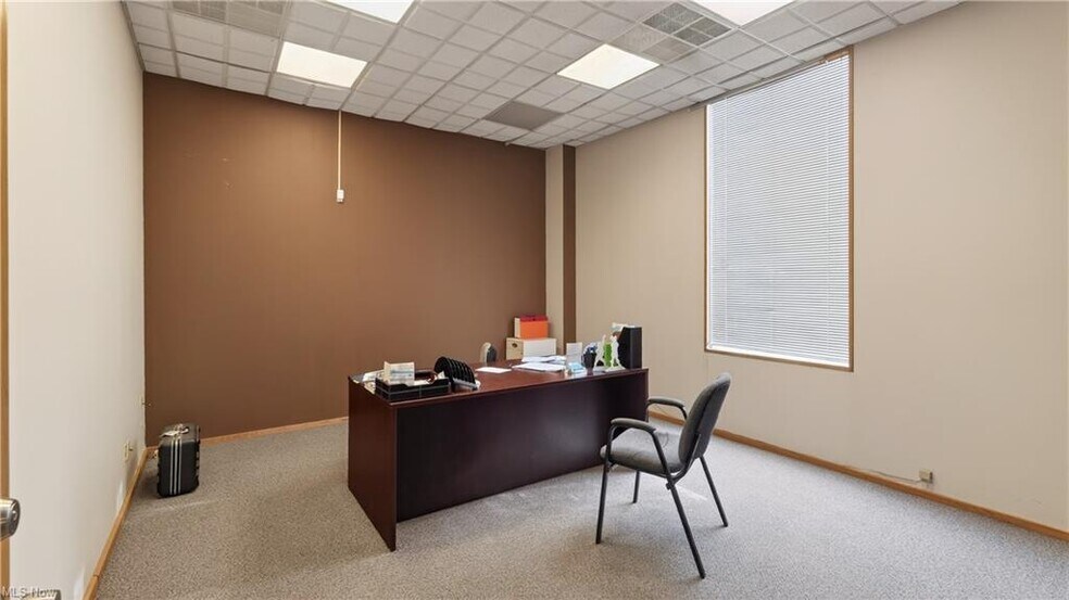 More Photos Of 3060 Gale Ave, Hubbard Warehouse For Sale