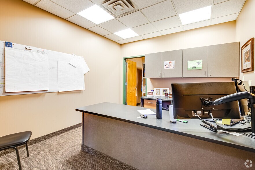 More Photos Of 3276 Fanum Rd, Vadnais Heights Service For Lease