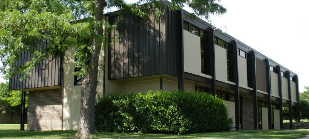 More Photos Of 2900 SW Plass Ct, Topeka Medical For Lease