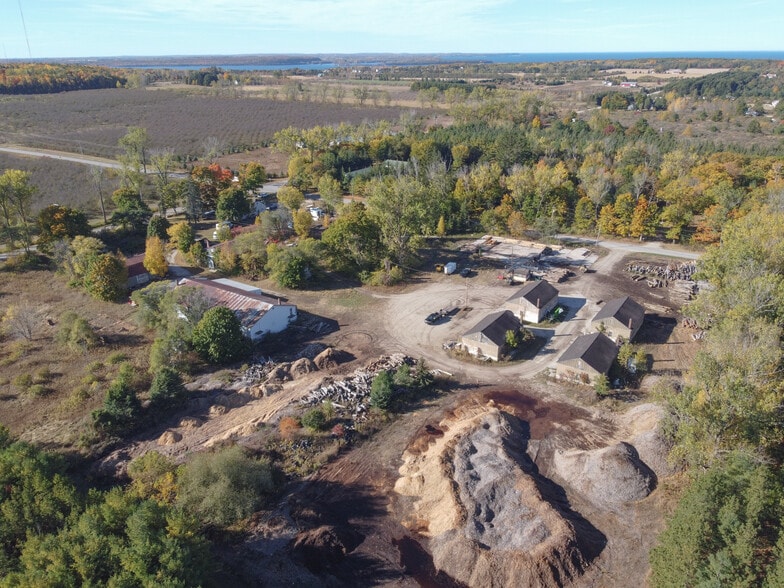 More Photos Of 5052 Reynolds Rd, Sturgeon Bay Flex For Sale
