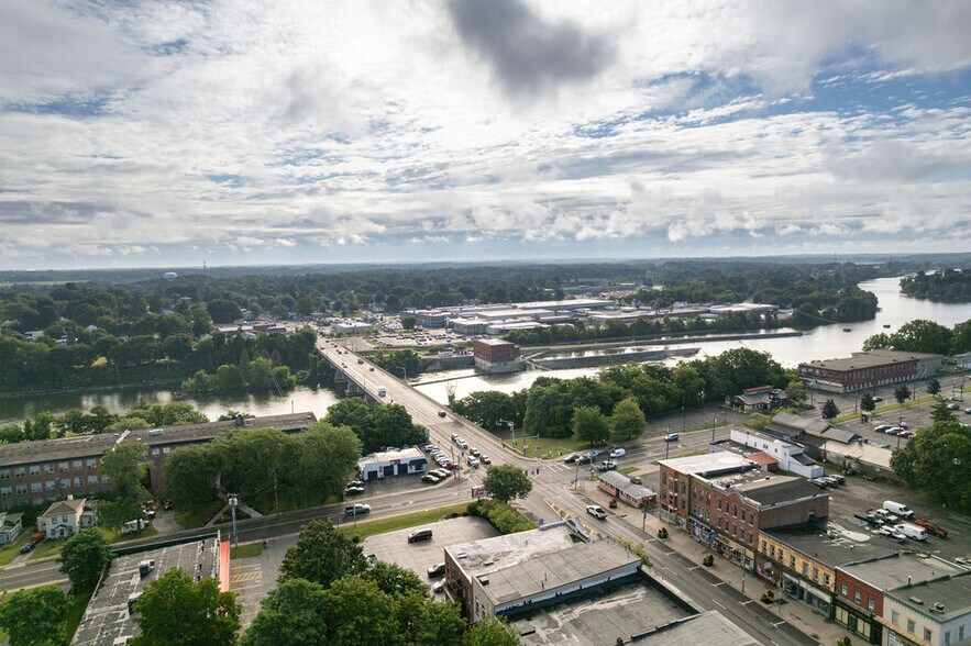 More Photos Of 114-116 W Broadway, Fulton Multifamily For Sale