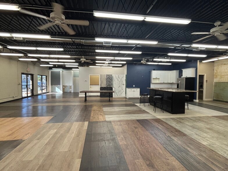More Photos Of 1109 Dallas Dr, Denton General Retail For Lease