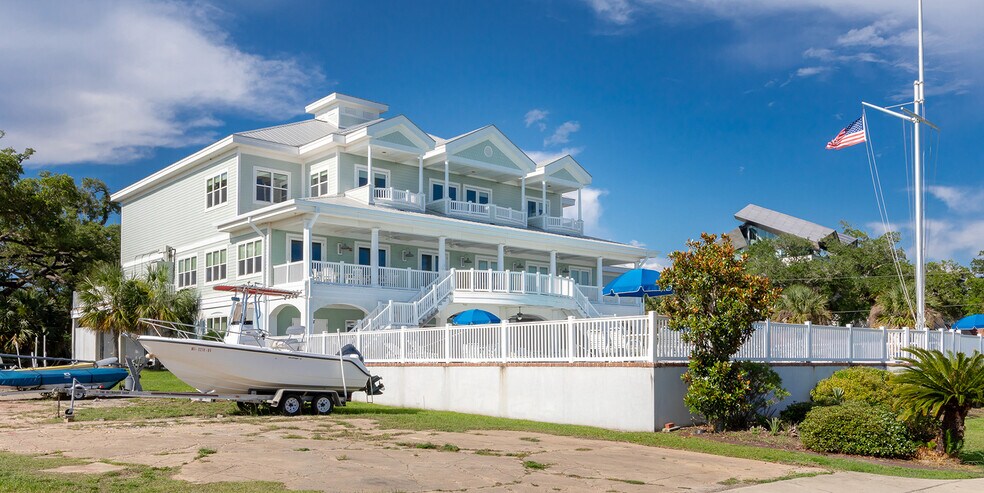 More Photos Of 408 Beach Blvd, Biloxi Freestanding For Sale