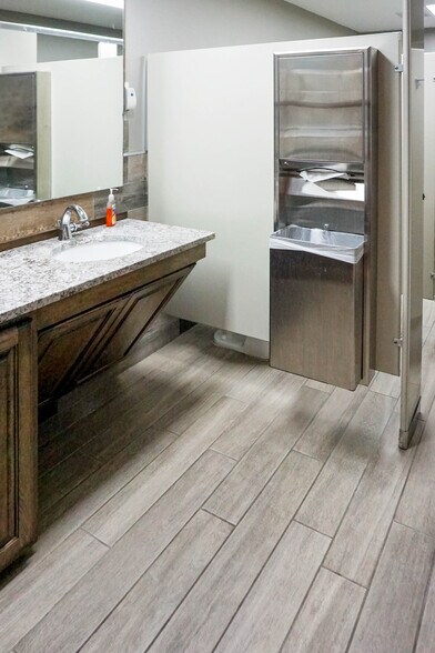 More Photos Of 1701 Martin Springs Dr, Rolla Freestanding For Sale