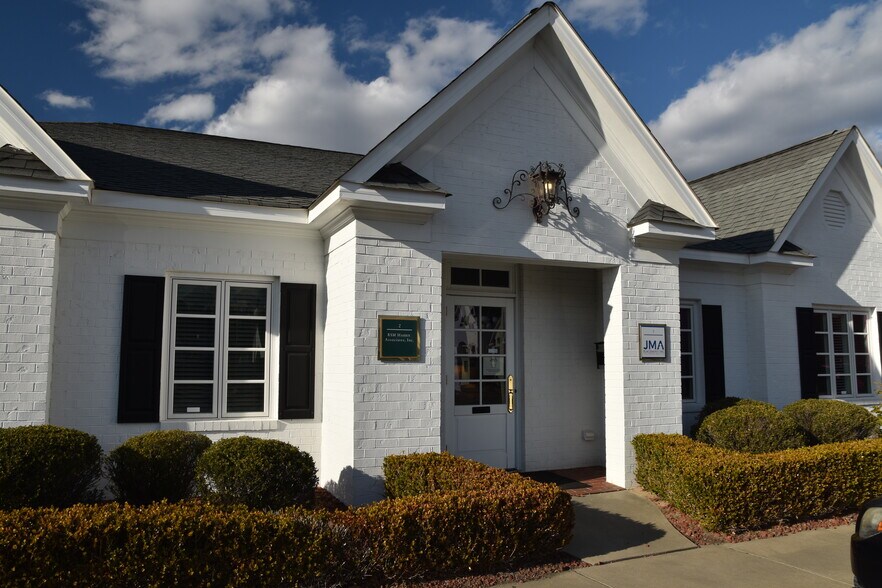 More Photos Of 2719 Graves Dr, Goldsboro Office For Lease