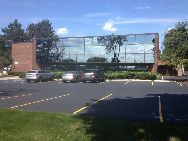 More Photos Of 800 W Long Lake Rd, Bloomfield Hills Office For Lease