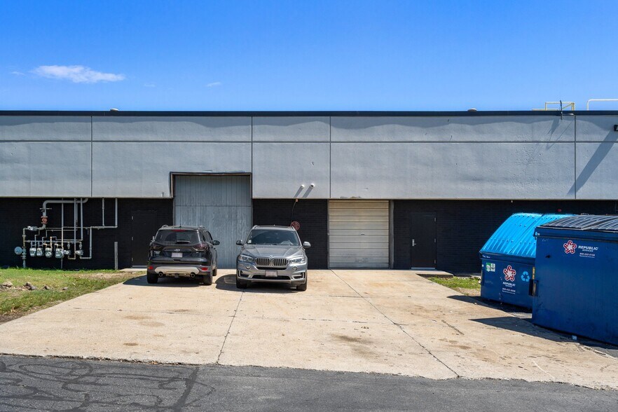 More Photos Of 16 Upton Dr, Wilmington Light Distribution For Sale