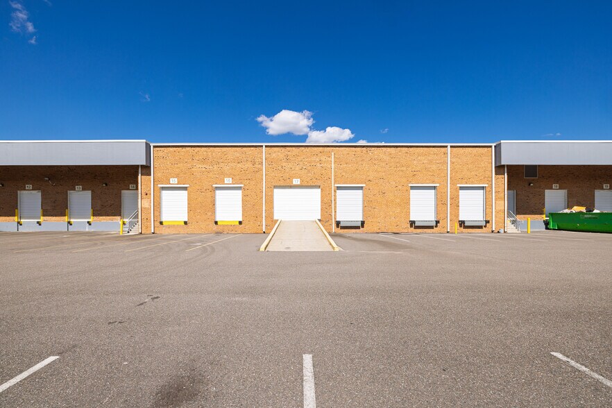 More Photos Of 1264 La Quinta Dr, Orlando Warehouse For Lease