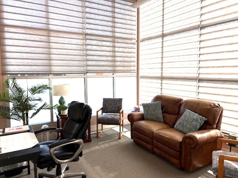 More Photos Of 21634 Redwood Rd, Castro Valley Showroom For Lease