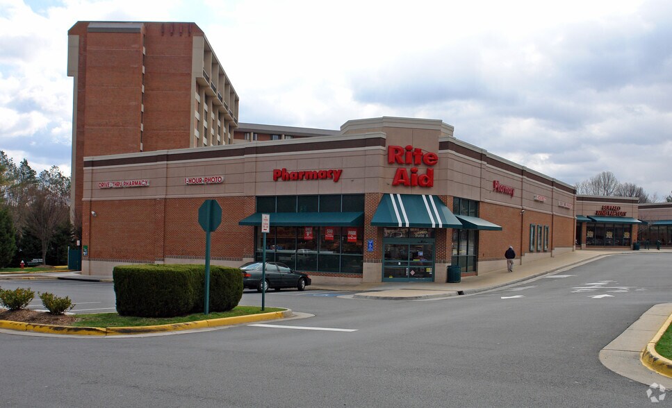 More Photos Of 2204-2280 Hunters Woods Plz, Reston Unknown For Lease