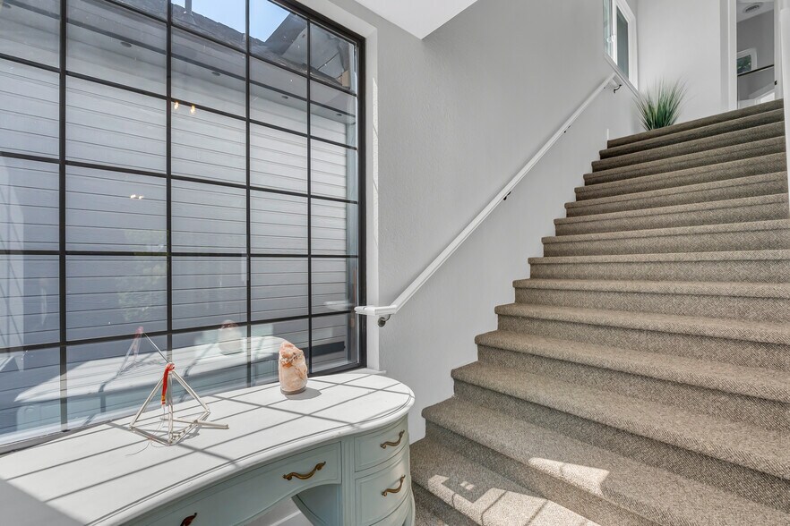 More Photos Of 160 Cherry Ave, Auburn Office Residential For Sale