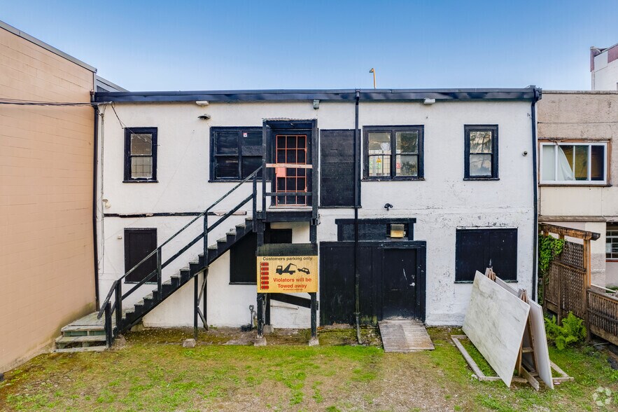 More Photos Of 6661 E Hastings St, Burnaby Storefront For Lease