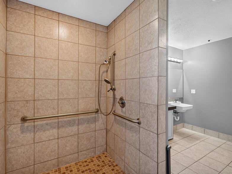 More Photos Of 200 S 4th St, Kawkawlin Assisted Living For Sale