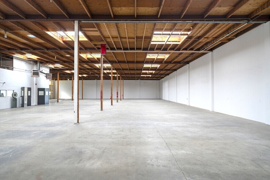 More Photos Of 1680 14th St, Oakland Warehouse For Lease