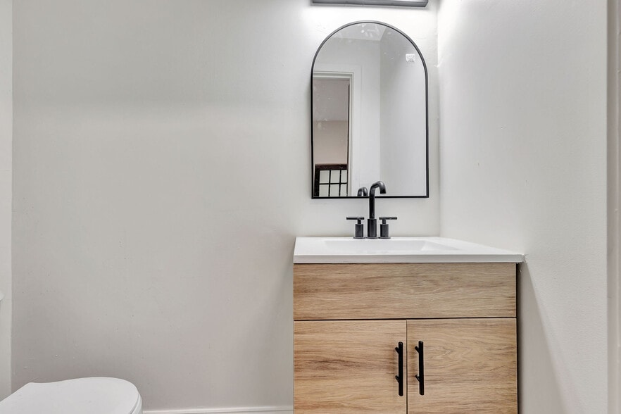 More Photos Of 2435 Williams Ave, Cincinnati Storefront Retail Residential For Lease