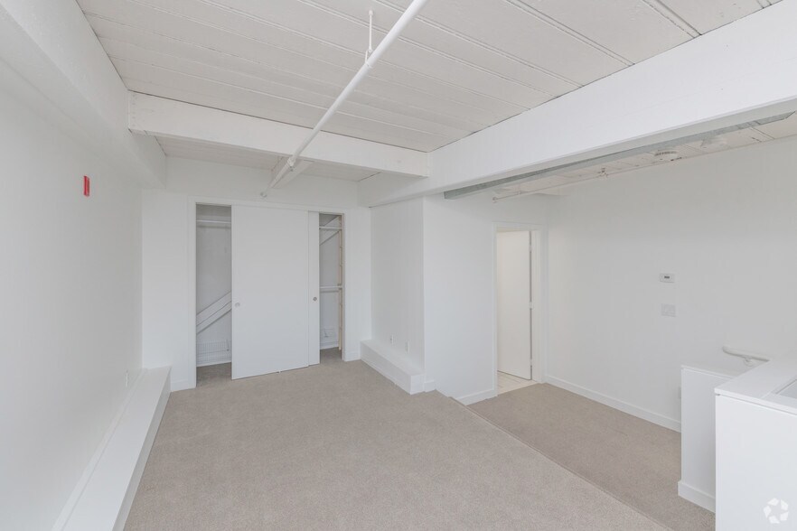 More Photos Of 166 Valley St, Providence Apartments For Sale