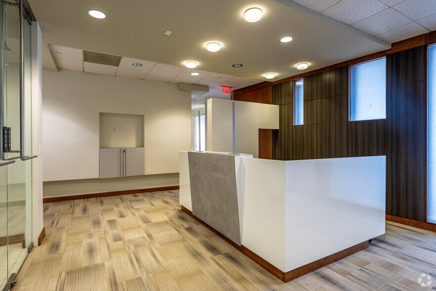 More Photos Of 1299 Farnam St, Omaha Office For Lease