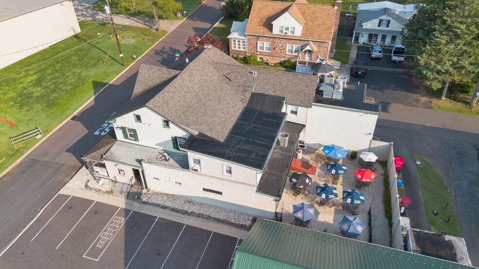 More Photos Of 36 Railroad St, Linfield Restaurant For Sale