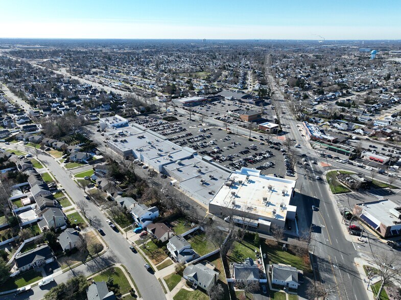 More Photos Of 401-419 S Oyster Bay Rd, Plainview Unknown For Lease