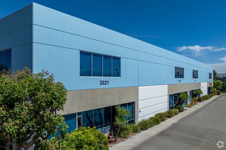 More Photos Of 3021-3035 E La Jolla St, Anaheim Warehouse For Lease