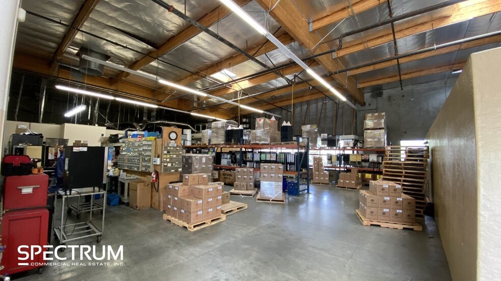 More Photos Of 26470 Ruether Ave, Santa Clarita Warehouse For Lease