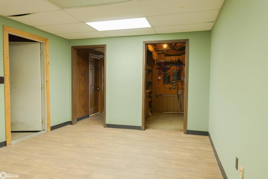 More Photos Of 1130 Broadway St, West Burlington Industrial For Lease