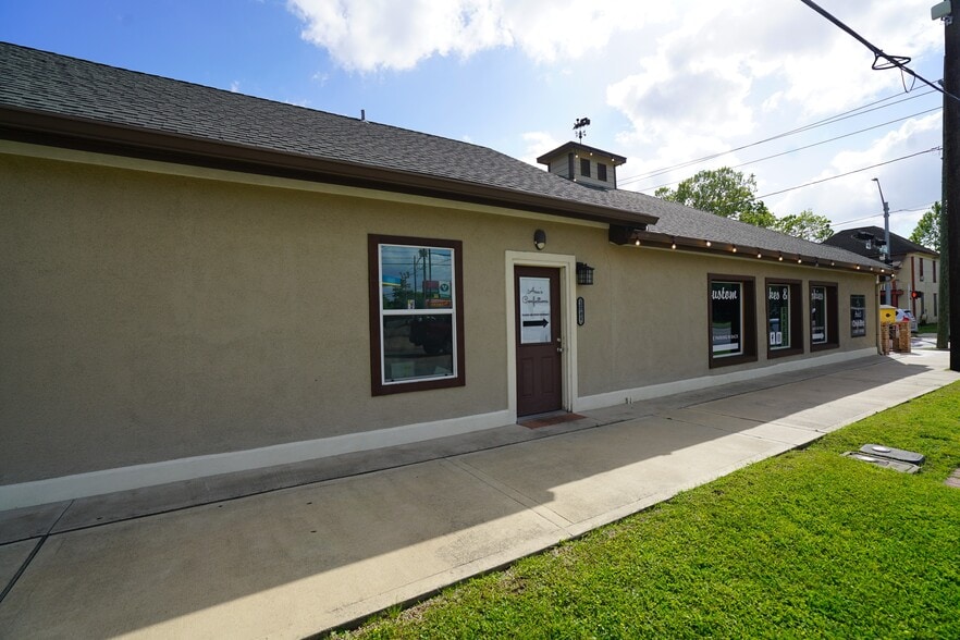 More Photos Of 1704 Avenue D, Rosenberg Specialty For Lease