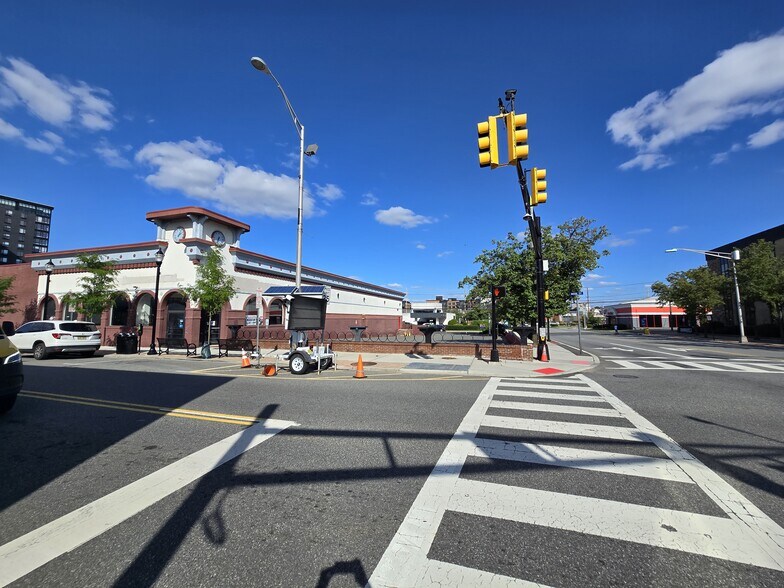 More Photos Of 110 Main St, Hackensack Drugstore For Lease