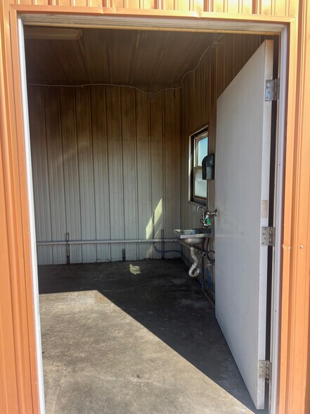 More Photos Of 10811 NE 23rd St, Spencer Restaurant For Lease