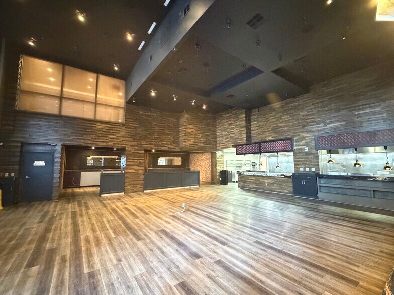 More Photos Of 800 W 6th St, Los Angeles Office For Lease