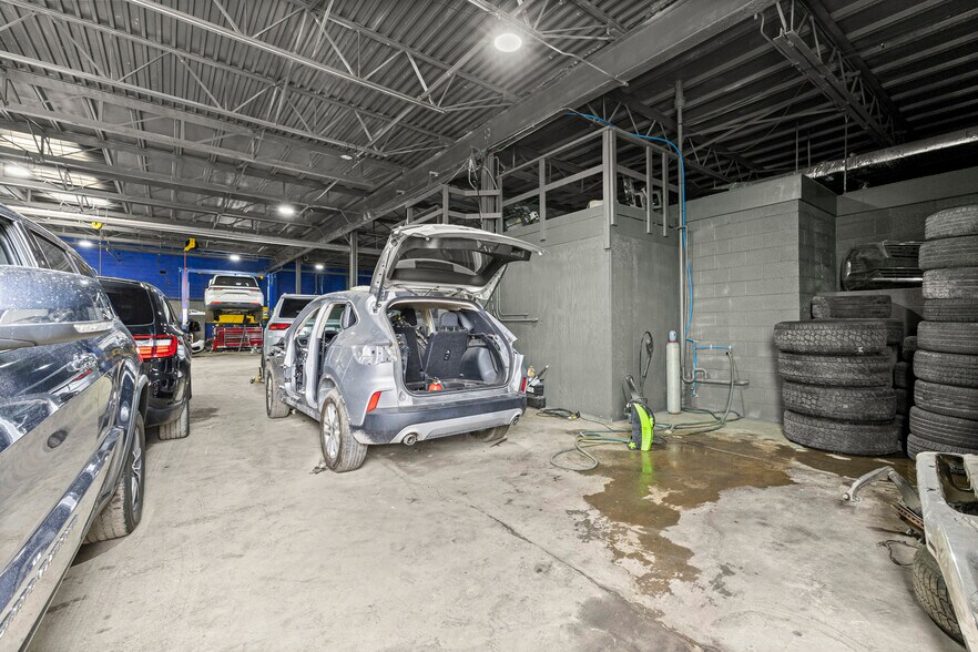 More Photos Of 12950 Lyndon Ave, Detroit Warehouse For Lease