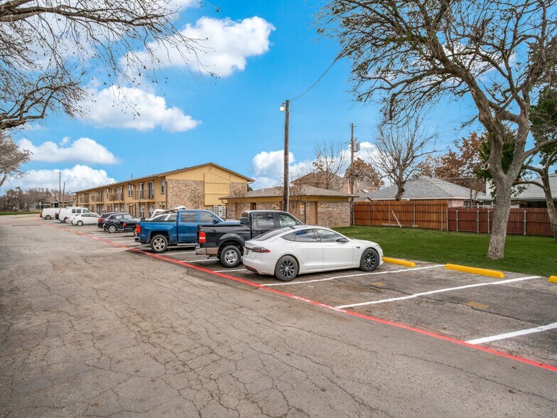 More Photos Of 1221 N Britain Rd, Irving Multifamily For Sale