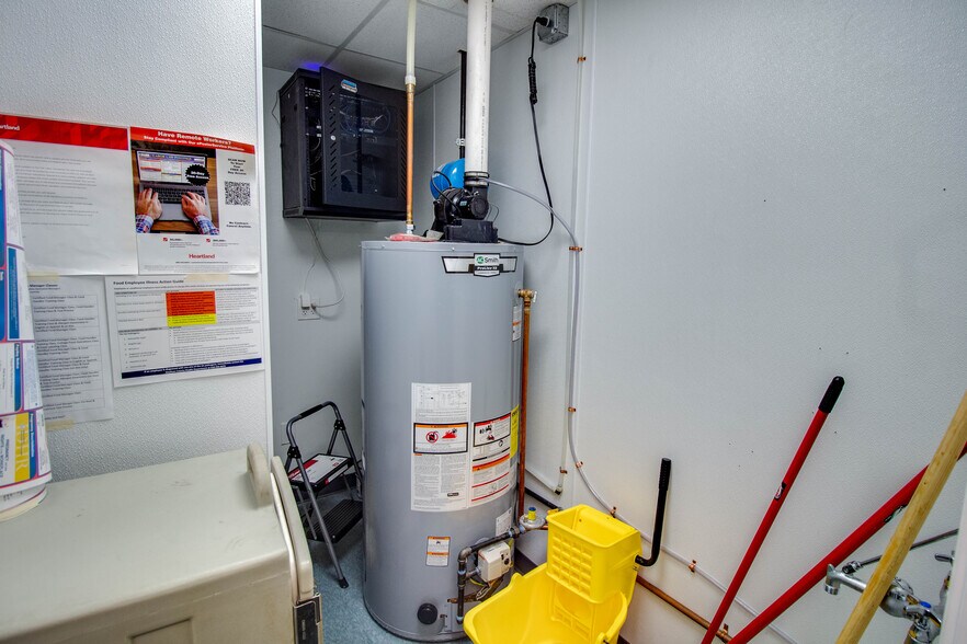 More Photos Of 711 S Central Ave, Roxana General Retail For Sale