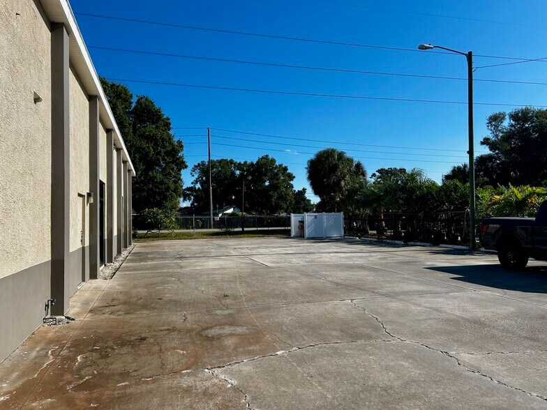 More Photos Of 3237 N Tyrone Blvd, Saint Petersburg Auto Repair For Sale
