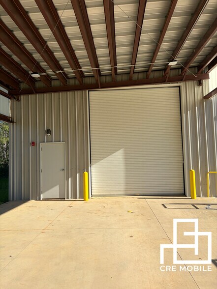 More Photos Of 5672 Commerce Blvd W. blvd, Mobile Industrial For Lease