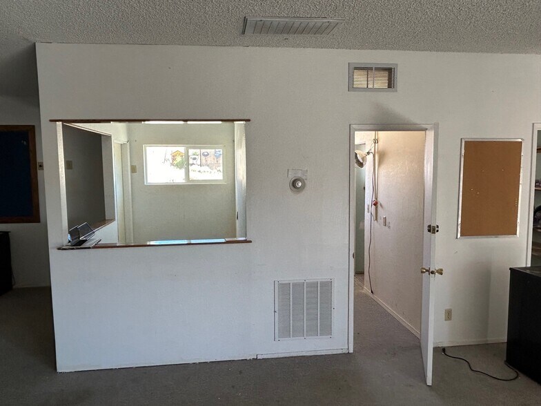 More Photos Of 0 Magnolia Ave, Tonopah Office For Sale