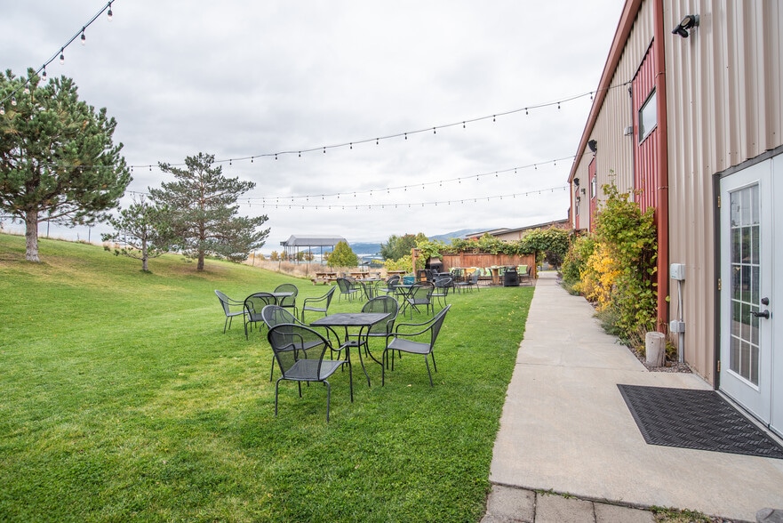 More Photos Of 5646 W Harrier Dr, Missoula Showroom For Sale