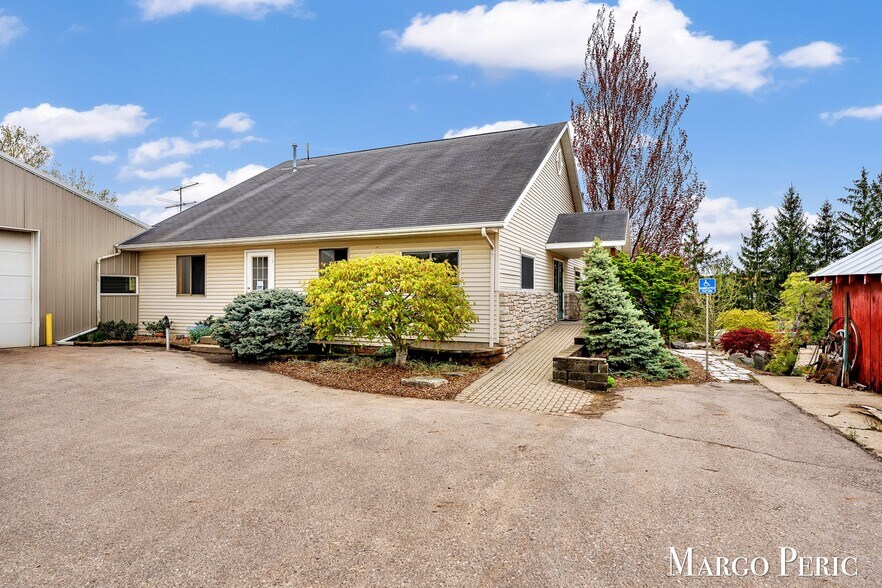 More Photos Of 7884 Eastern Ave SE, Grand Rapids Loft Creative Space For Lease