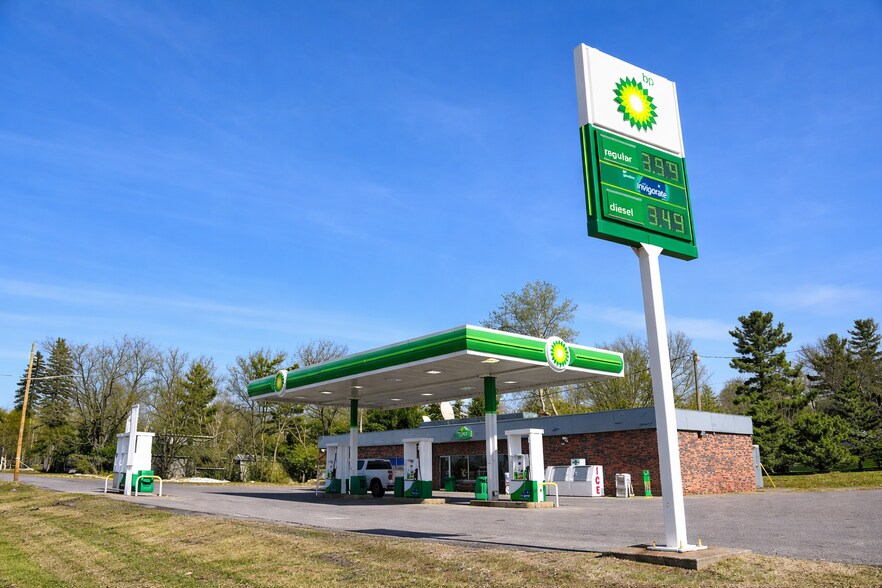 Primary Photo Of 209 Main Ave N, Braham Service Station For Sale