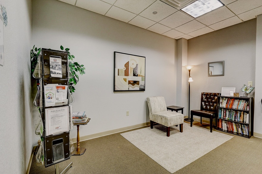 More Photos Of N28W23000 Roundy Dr, Pewaukee Office For Sale