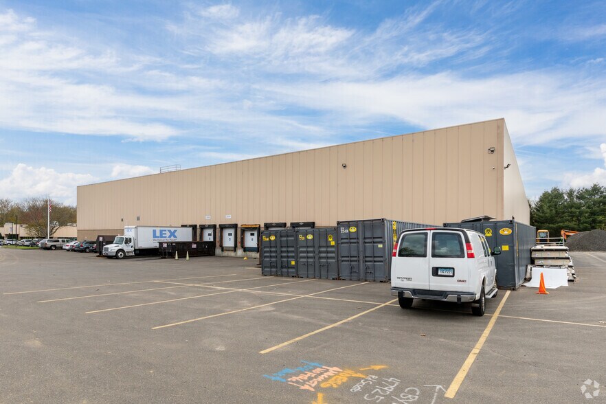 More Photos Of 11 Forest Pky, Shelton Warehouse For Lease
