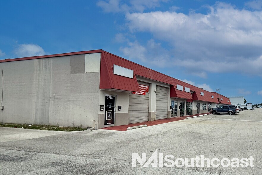 More Photos Of 3700-3758 SE Dixie Hwy, Stuart General Retail For Lease