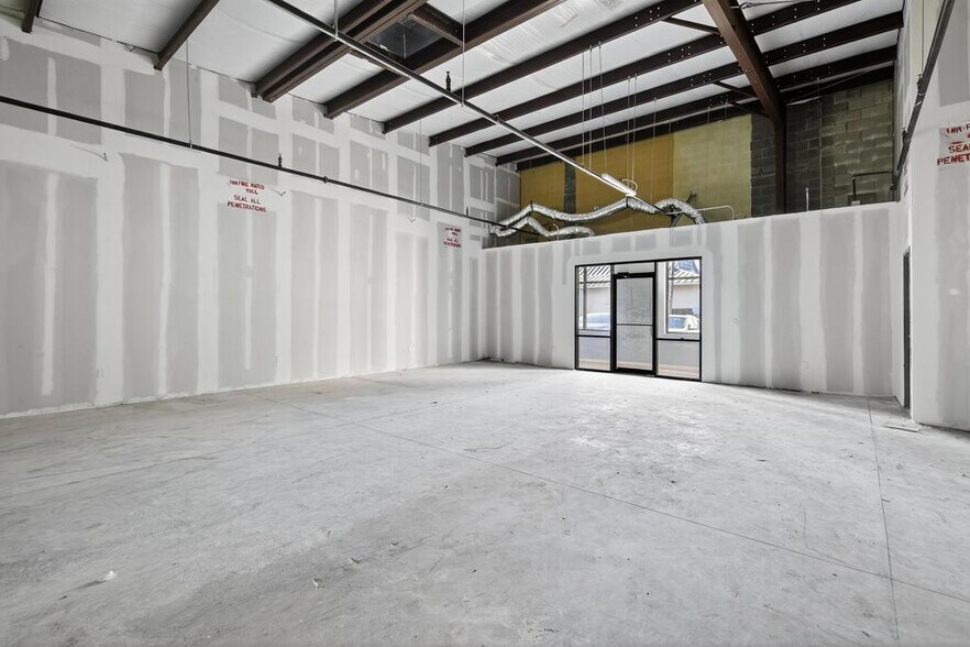 More Photos Of 7645 Merrill Rd, Jacksonville Freestanding For Lease