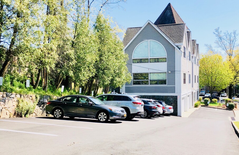 More Photos Of 1037 E Putnam Ave, Riverside Office For Lease