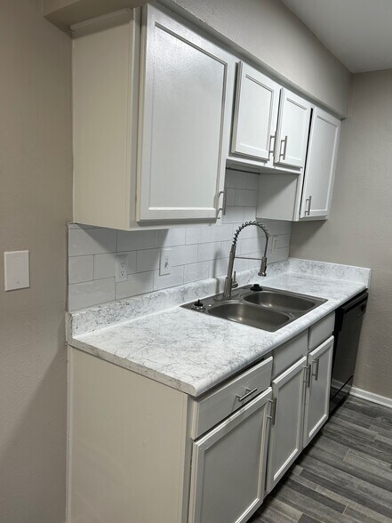 More Photos Of 834 Timberlake Dr, Arlington Apartments For Sale